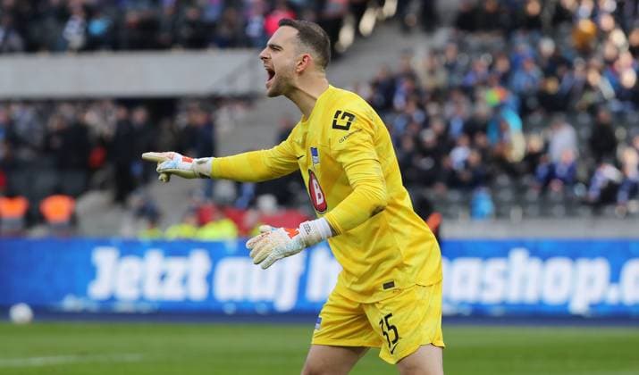 Goalkeeper Marius Gersbeck shouting, pointing, gesticulating Action upper body Sport Soccer Football DFL 2 Bundesliga Men 26 Matchday Season 2023 2024 17 03 2024 Hertha BSC Berlin vs FC Schalke 04 DFL regulations prohibit any use of photographs as image sequences and or quasi video