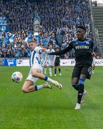 Soccer, Men, Season 2023 2024, 2 Bundesliga 26 Matchday , Hertha BSC FC Schalke 04, v l Marton Dardai Hertha BSC , Bryan Lasme Schalke 04 , 17 03 2024, Copyright: xSebastianxRäppold MatthiasxKochx