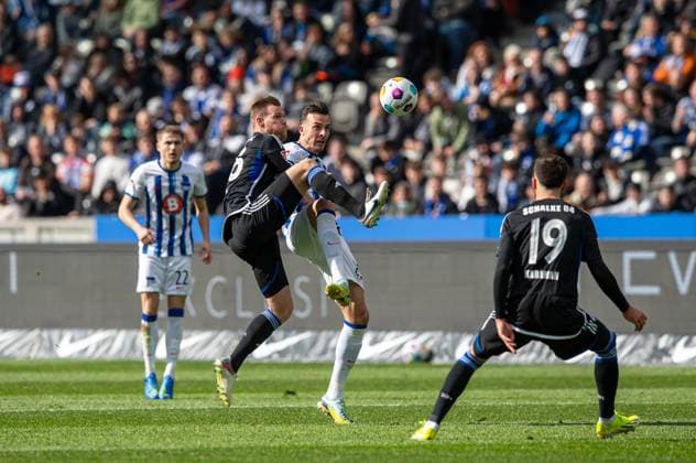 Soccer, Men, Season 2023 2024, 2 Bundesliga 26 Matchday , Hertha BSC FC Schalke 04, f l Marten Winkler Hertha BSC , Tomas Kalas Schalke 04 , Haris Tabakovic Hertha BSC , Kenan Karaman Schalke 04 , 17 03 2024, Copyright: xSebastianxRäppold MatthiasxKochx