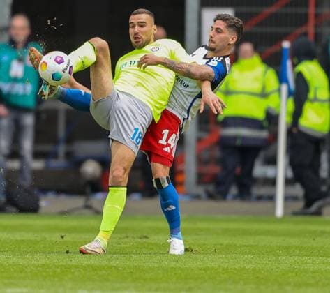 Soccer 2 BL Hamburger SV SV Wehen Wiesbaden 17 03 24, Ivan Prtajin SVWW , Ludovit Reis HSV ,
