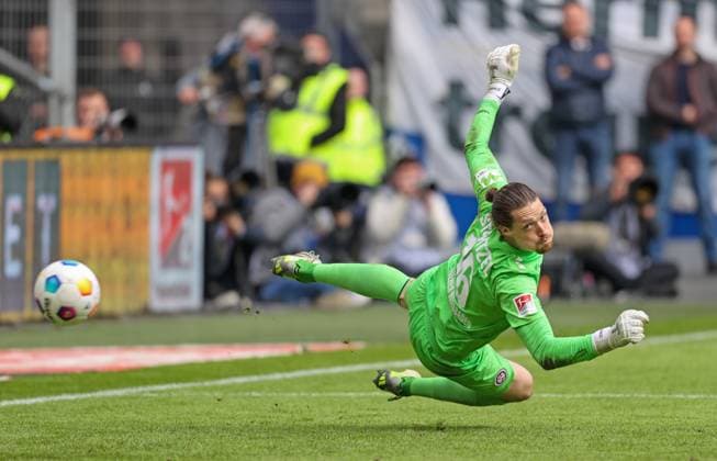 Soccer 2 BL Hamburger SV SV Wehen Wiesbaden 17 03 24, Florian Striztel SVWW ,