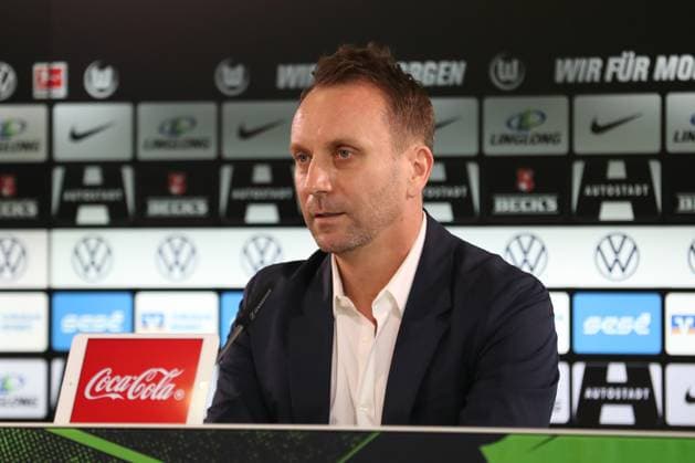 18 03 2024, xgox,Fußball 1 Bundesliga, Pressekonferenz VfL Wolfsburg Vorstellung Trainer Ralph Hasenhüttl emspor, v l Sebastian Schindzielorz Wolfsburg DFL DFB REGULATIONS PROHIBIT ANY USE OF PHOTOGRAPHS as IMAGE SEQUENCES and or QUASI VIDEO Wolfsburg
