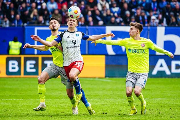 Nico Rieble SV Wehen Wiesbaden, 27 , Anssi Suhonen Hamburger SV, 36 , Nick Baetzner SV Wehen Wiesbaden, 08 GER, Hamburger SV vs SV Wehen Wiesbaden, Football, 2 Bundesliga, Matchday 26, Season 2023 2024, 17 03 2024 DFL REGULATES PROHIBIT ANY USE OF PHOTOGRAPHS AS IMAGE SEQUENCES AND OR QUASI VIDEO GER, Hamburger SV vs SV Wehen Wiesbaden, Football, 2 Bundesliga, Matchday 26, Season 2023 2024, 17 03 2024 Hamburg Copyright: xEibner-Pressefoto MarcelxvonxFehrnx EP_MFN