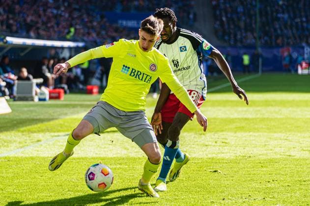 Nick Baetzner SV Wehen Wiesbaden, 08 , Bakery Jatta Hamburger SV, 18 GER, Hamburger SV vs SV Wehen Wiesbaden, Football, 2 Bundesliga, Matchday 26, Season 2023 2024, 17 03 2024 DFL REGULATIONS PROHIBIT ANY USE OF PHOTOGRAPHS AS IMAGE SEQUENCES AND OR QUASI VIDEO GER, Hamburger SV vs SV Wehen Wiesbaden, Football, 2 Bundesliga, Matchday 26, Season 2023 2024, 17 03 2024 Hamburg Copyright: xEibner-Pressefoto MarcelxvonxFehrnx EP_MFN