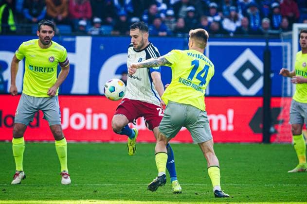 Levin Oeztunali Hamburger SV, 21 , Franko Kovacevic SV Wehen Wiesbaden, 14 GER, Hamburger SV vs SV Wehen Wiesbaden, Football, 2 Bundesliga, Matchday 26, Season 2023 2024, 17 03 2024 DFL REGULATIONS PROHIBIT ANY USE OF PHOTOGRAPHS AS IMAGE SEQUENCES AND OR QUASI VIDEO GER, Hamburger SV vs SV Wehen Wiesbaden, Football, 2 Bundesliga, Matchday 26, Season 2023 2024, 17 03 2024 Hamburg Copyright: xEibner-Pressefoto MarcelxvonxFehrnx EP_MFN