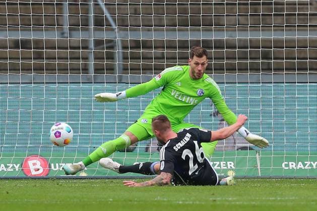 17 03 2024, xtgx, Soccer 2 Bundesliga, Hertha BSC FC Schalke 04 emspor, v l Tomas Kalas Schalke, 26 , Marcin Kaminski Schalke, 35 DFL DFB REGULATIONS PROHIBIT ANY USE OF PHOTOGRAPHS as IMAGE SEQUENCES and or QUASI VIDEO Berlin