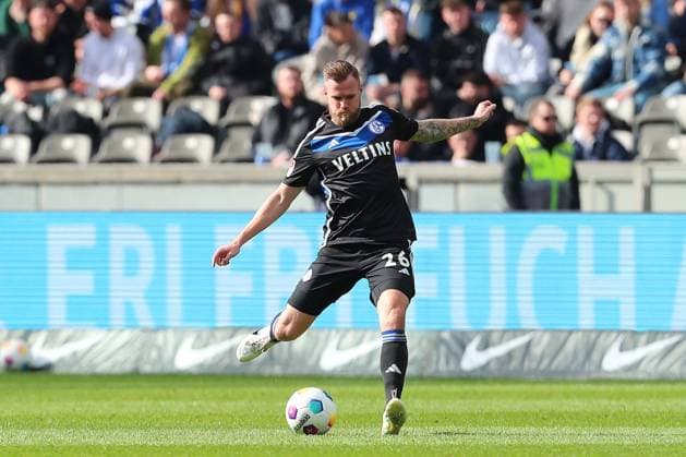 17 03 2024, xtgx, Fußball 2 Bundesliga, Hertha BSC FC Schalke 04 emspor, v l Tomas Kalas Schalke, 26 Freisteller, Einzelbild, Ganzkoerper, single frame DFL DFB REGULATIONS PROHIBIT ANY USE OF PHOTOGRAPHS as IMAGE SEQUENCES and or QUASI VIDEO Berlin