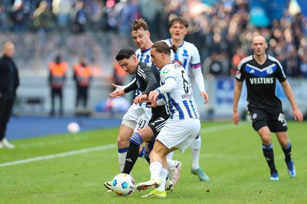 17 03 2024, xtgx, Football 2 Bundesliga, Hertha BSC FC Schalke 04 emspor, v l Pascal Klemens Hertha, 41 , Yusuf Kadabayi Schalke, 17 , Michal Karbownik Hertha, 6 Zweikampf, Duell, Kampf, tackle DFL DFB REGULATIONS PROHIBIT ANY USE OF PHOTOGRAPHS as IMAGE SEQUENCES and or QUASI VIDEO Berlin