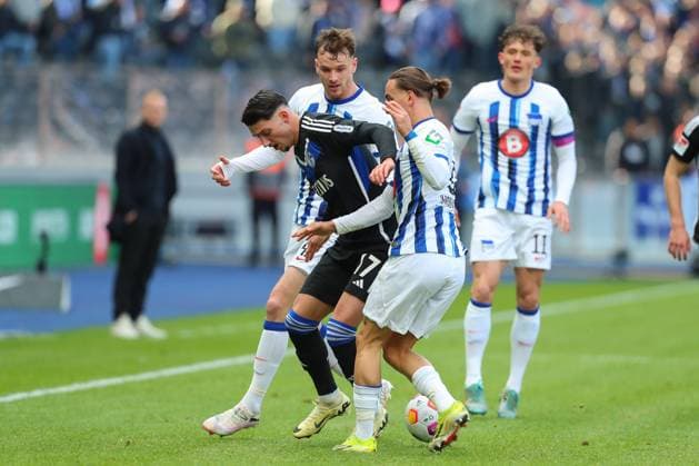 17 03 2024, xtgx, Football 2 Bundesliga, Hertha BSC FC Schalke 04 emspor, v l Pascal Klemens Hertha, 41 , Yusuf Kadabayi Schalke, 17 , Michal Karbownik Hertha, 6 Zweikampf, Duell, Kampf, tackle DFL DFB REGULATIONS PROHIBIT ANY USE OF PHOTOGRAPHS as IMAGE SEQUENCES and or QUASI VIDEO Berlin