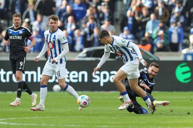17 03 2024, xtgx, Football 2 Bundesliga, Hertha BSC FC Schalke 04 emspor, v l Ibrahim Maza Hertha, 30 , Kenan Karaman Schalke, 19 duel, duel, fight, tackle DFL DFB REGULATIONS PROHIBIT ANY USE OF PHOTOGRAPHS as IMAGE SEQUENCES and or QUASI VIDEO Berlin