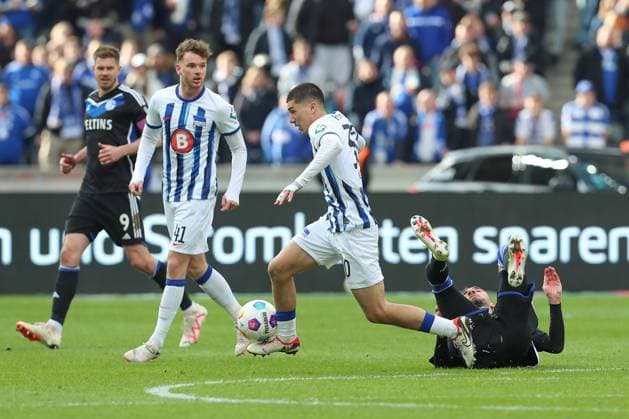 17 03 2024, xtgx, Football 2 Bundesliga, Hertha BSC FC Schalke 04 emspor, v l Ibrahim Maza Hertha, 30 , Kenan Karaman Schalke, 19 duel, duel, fight, tackle DFL DFB REGULATIONS PROHIBIT ANY USE OF PHOTOGRAPHS as IMAGE SEQUENCES and or QUASI VIDEO Berlin