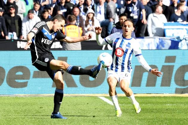 DEU, DFL, 2 FBL, Hertha BSC vs 1 FC Schalke, 17 03 2024, Berliner Olympiastadion, Berlin, DEU, DFL, 2 FBL, Hertha BSC vs 1 FC Schalke, im Bild Michal Karbownik Hertha BSC Berlin 6 , Ron Schallenberg Schalke 04 6 DFL regulations prohibit any use of Photographs as image sequences and or quasi video Foto Juergen Engler nordphoto GmbH nordphotoxGmbHx xEngler nph00076