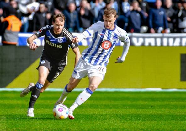 17 03 2024, xlakx, Football 2 Bundesliga, Hertha BSC FC Schalke 04, emspor, v l Thomas Ouwejan FC Schalke 04 2 ,Pascal Klemens Hertha BSC 41 ,duel, duel, fight, tackle DFL DFB REGULATIONS PROHIBIT ANY USE OF PHOTOGRAPHS as IMAGE SEQUENCES and or QUASI VIDEO Berlin