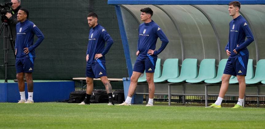 March 18, 2024, Rome: Italy s national soccer team players (L-R), Michael Folorunsho, Lorenzo Pellegrini, Raoul Bellanova and Lorenzo Lucca, attend a training session at the Giulio Onesti training centre in Rome, Italy, 18 March 2024. ANSA ETTORE FERRARI. Italy training session  - ZUMAa110 20240318_zaf_a110_019 Copyright: xEttorexFerrarix