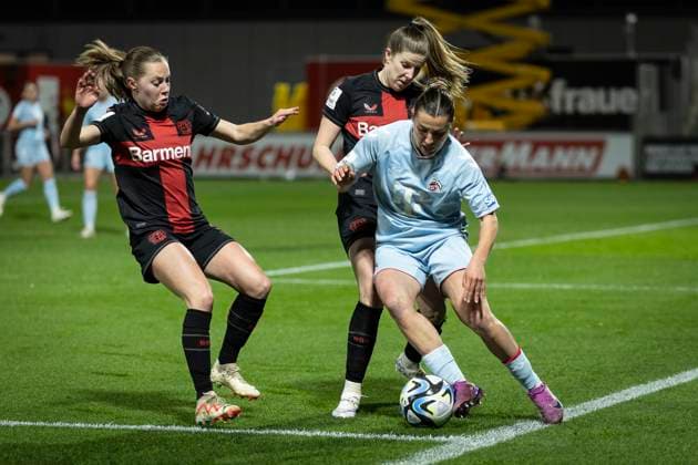 GOOGLE PIXEL Frauen Bundesliga Bayer 04 Leverkusen 1 FC Köln 18 03 2024 Carlotta Wamser 1 FC Köln, 30 , Lilla Turanyi Bayer 04 Leverkusen, 24 , left Janou Levels Bayer 04 Leverkusen, 5 Leverkusen, 18 03 2024 16 Matchday of the GOOGLE PIXEL Frauen Bundesliga Bayer 04 Leverkusen 1 FC Köln, Ulrich Haberland Stadion, Leverkusen The DFL regulations prohibit the use of photographs as image sequences and or quasi-videos Copyright: xBEAUTIFULxSPORTS AxelxKohringx