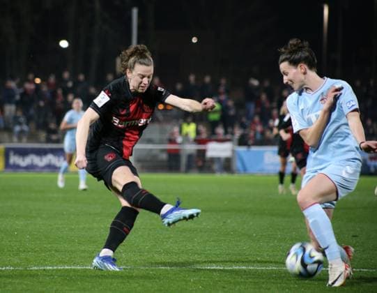 18 03 2024, xgrfx, Soccer 1 Bundesliga Women, Bayer Leverkusen 1 FC Köln emspor, v l Sinne Skynnes Hansen Bayer Leverkusen DFL DFB REGULATIONS PROHIBIT ANY USE OF PHOTOGRAPHS as IMAGE SEQUENCES and or QUASI VIDEO Leverkusen