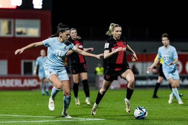 GOOGLE PIXEL Frauen Bundesliga Bayer 04 Leverkusen 1 FC Köln 18 03 2024 Zweikampf Manjou Wilde 1 FC Köln, 7 , Elisa Senß Bayer 04 Leverkusen, 6 GOOGLE PIXEL Frauen Bundesliga Bayer 04 Leverkusen 1 FC Köln, Leverkusen, Ulrich Haberland Stadion am 18 03 2024 DFB REGULATIONS PROHIBIT ANY USE OF PHOTOGRAPHS AS IMAGE SEQUENCES AND OR QUASI VIDEO Copyright: xBEAUTIFULxSPORTS Wunderlx
