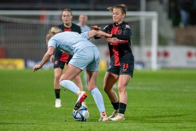 Kristin Koegel Bayer 04 Leverkusen, 11 holds Laura Vogt 1 FC Köln, 08 Football Google Pixel Womens Bundesliga, Season 2023 2024, 16 Matchday, Bayer 04 Leverkusen 1 FC Köln on 18 03 2024 at the Ulrich Haberland Stadium in Leverkusen Important notice According to the regulations of the DFL German Football League or the DFB German Football Association, it is prohibited, to utilize or have utilized photographs taken in the stadium and or of the match in the form of sequential images and or video-like photo series Foto Kirchner Media TH Copyright: xKirchner-Media THx