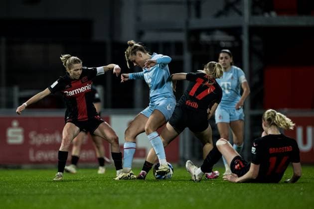 GOOGLE PIXEL Womens Bundesliga Bayer 04 Leverkusen 1 FC Köln 18 03 2024 duel Elisa Senß Bayer 04 Leverkusen, 6 , Selina Cerci 1 FC Köln, 29 , Julie Aune Zdebel Bayer 04 Leverkusen, 17 , Emilie Bragstadt Bayer 04 Leverkusen, 14 GOOGLE PIXEL Womens Bundesliga Bayer 04 Leverkusen 1 FC Köln, Leverkusen, Ulrich Haberland Stadion am 18 03 2024 DFB REGULATIONS PROHIBIT ANY USE OF PHOTOGRAPHS AS IMAGE SEQUENCES AND OR QUASI VIDEO Copyright: xBEAUTIFULxSPORTS Wunderlx