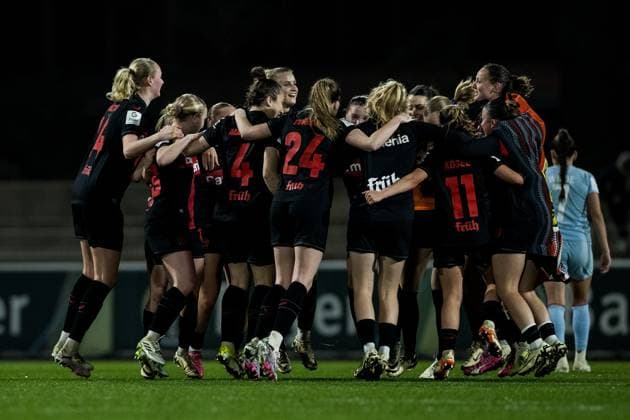 GOOGLE PIXEL Frauen Bundesliga Bayer 04 Leverkusen 1 FC Köln 18 03 2024 Bouncing cheering circle of Bayer 04 Leverkusen Frauen GOOGLE PIXEL Frauen Bundesliga Bayer 04 Leverkusen 1 FC Köln, Leverkusen, Ulrich Haberland Stadion am 18 03 2024 DFB REGULATIONS PROHIBIT ANY USE OF PHOTOGRAPHS AS IMAGE SEQUENCES AND OR QUASI VIDEO Copyright: xBEAUTIFULxSPORTS Wunderlx