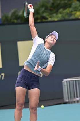 MIAMI GARDENS, FL - MARCH 18: Veronika Kudermetova (RUS) hits the ball during practice at the Miami Open on March 18, 2024, at Hard Rock Stadium in Miami Gardens, FL. (Photo by Michele Eve Sandberg Icon Sportswire) TENNIS: MAR 18 Miami Open EDITORIAL USE ONLY Icon2403180210