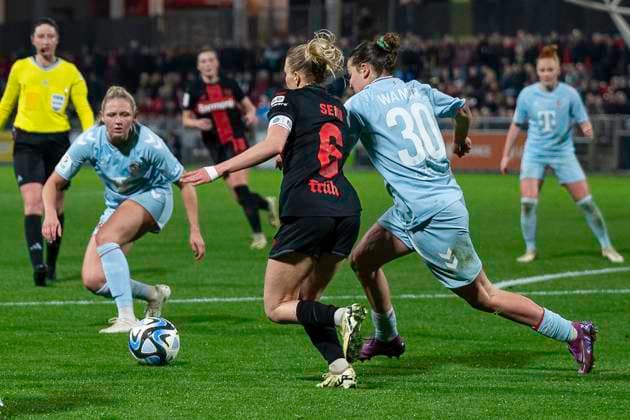 Duel between Elissa Senss Bayer 04 Leverkusen, 06 and Carlotta Wamser 1 FC Koeln, 30 Marleen Schimmer 1 FC Koeln, 23 Football Google Pixel Womens Bundesliga, Season 2023 2024, 16 Matchday, Bayer 04 Leverkusen 1 FC Koeln on 18 03 2024 at the Ulrich Haberland Stadium in Leverkusen Important note In accordance with the regulations of the DFL German Football League and the DFB German Football Association, it is prohibited to use or have used photographs taken in the stadium and or of the match in the form of sequential images and or video-like photo series Foto Kirchner Media TH Copyright: xKirchner-Media THx