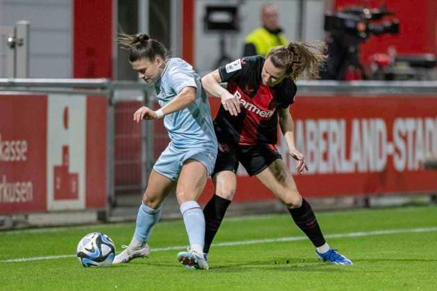 duel between Martyna Wiankowska 1 FC Koeln, 26 and Synne Skinnes Hansen Bayer 04 Leverkusen, 10 , right Football Google Pixel Womens Bundesliga, Season 2023 2024, Matchday 16, Bayer 04 Leverkusen 1 FC Koeln on 18 03 2024 at Ulrich Haberland Stadium in Leverkusen Important notice According to the regulations of the DFL German Football League or the DFB German Football Association it is prohibited, to utilize or have utilized photographs taken in the stadium and or of the match in the form of sequential images and or video-like photo series Foto Kirchner Media TH Copyright: xKirchner-Media THx