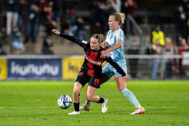Duel between Sofie Zdebel Bayer 04 Leverkusen, 16 , left and Celina Degen 1 FC Koeln, 05 , right Football Google Pixel Womens Bundesliga, Season 2023 2024, Matchday 16, Bayer 04 Leverkusen 1 FC Koeln on 18 03 2024 at Ulrich Haberland Stadium in Leverkusen Important notice According to the regulations of the DFL German Football League or the DFB German Football Association it is prohibited, to utilize or have utilized photographs taken in the stadium and or of the match in the form of sequential images and or video-like photo series Foto Kirchner Media TH Copyright: xKirchner-Media THx