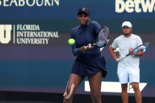 March 18, 2024, Miami Gardens, Florida, United States Of America: MIAMI GARDENS, FLORIDA - MARCH 18: Venus Williams day 3 of the Miami Open at Hard Rock Stadium on March 18, 2024 in Miami Gardens, Florida. ...People: Venus Williams Miami Gardens United States Of America - ZUMAs214 20240318_ada_s214_008 Copyright: xSMGx