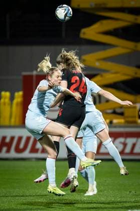 GOOGLE PIXEL Womens Bundesliga Bayer 04 Leverkusen 1 FC Köln 18 03 2024 Header duel in the penalty area between Janina Hechler 1 FC Köln, 28 and Lilla Turanyi Bayer 04 Leverkusen, 24 Leverkusen, 18 03 2024 16 Matchday of the GOOGLE PIXEL Womens Bundesliga Bayer 04 Leverkusen 1 FC Köln, Ulrich Haberland Stadion, Leverkusen The DFL regulations prohibit the use of photographs as image sequences and or quasi videos Copyright: xBEAUTIFULxSPORTS AxelxKohringx