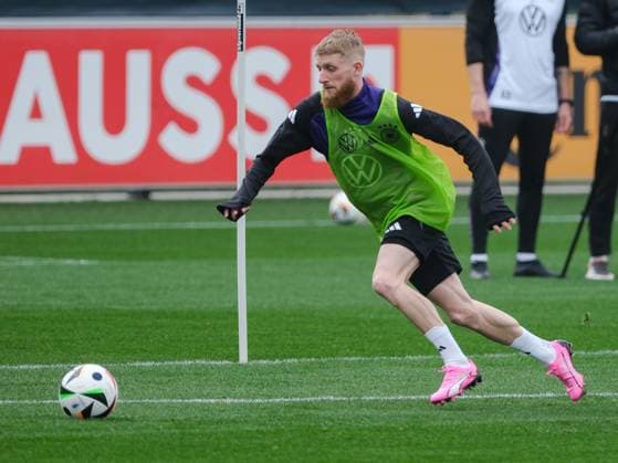 Sport Themen der Woche KW12 Jan-Niklas Beste (Deutschland) am Ball, GER, Training, Fußball-Nationalmannschaft der Maenner, DFB-Campus, Frankfurt am Main, 19.03.2024. GER, Training, Fußball-Nationalmannschaft der Maenner, DFB-Campus, Frankfurt am Main, 19.03.2024. Frankfurt *** Jan Niklas Beste Germany on the ball, GER, Training, National mens soccer team, DFB Campus, Frankfurt am Main, 19 03 2024 GER, Training, National mens soccer team, DFB Campus, Frankfurt am Main, 19 03 2024 Frankfurt Copyright: xEibner-Pressefoto FlorianxWieganx EP_FWD