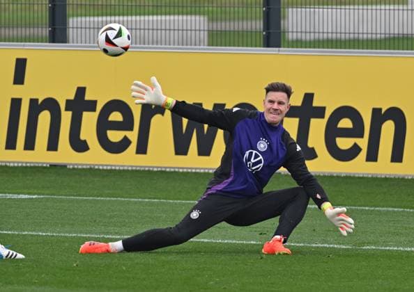 19 03 2024, xsltx, Fußball DFB Medientermine, DFB Nationalelf Training emspor, v l Marc AndrÃ ter Stegen Deutsche Nationalmannschaft DFL DFB REGULATIONS PROHIBIT ANY USE OF PHOTOGRAPHS as IMAGE SEQUENCES and or QUASI VIDEO Frankfurt am Main