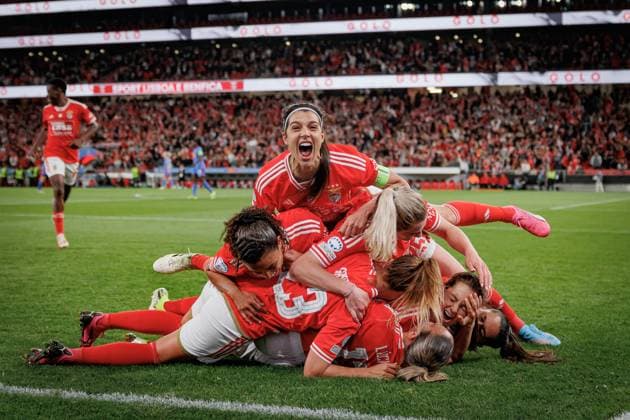 Bilder des Jahres 2024, Sport 03 März Sport Themen der Woche KW12 Sport Bilder des Tages Players of Benfica celebrate after goal scored by Andreia Faria during UEFA Women Champions League 23 24 game between SL Benfica and Olympique Lyonnaise at Estadio Da Luz, Lisbon, Portugal. (Maciej Rogowski) Lisbon Estadio Da Luz Portugal Copyright: xMaciejxRogowskix SLBOL-07