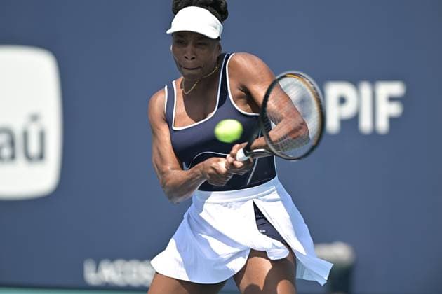 Sport Bilder des Tages MIAMI GARDENS, FL - MARCH 19: Venus Williams in action during the Miami Open on March 19, 2024, at Hard Rock Stadium in Miami Gardens, FL. (Photo by Michele Eve Sandberg Icon Sportswire) TENNIS: MAR 19 Miami Open EDITORIAL USE ONLY Icon240304016