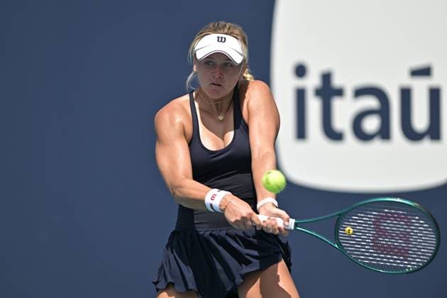 MIAMI GARDENS, FL - MARCH 19: Peyton Stearns (USA) during the Miami Open on March 19, 2024, at Hard Rock Stadium in Miami Gardens, FL. (Photo by Michele Eve Sandberg Icon Sportswire) TENNIS: MAR 19 Miami Open EDITORIAL USE ONLY Icon240304155