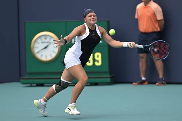 MIAMI GARDENS, FL - MARCH 19: Diana Shnaider (Russia) during the Miami Open on March 19, 2024, at Hard Rock Stadium in Miami Gardens, FL. (Photo by Michele Eve Sandberg Icon Sportswire) TENNIS: MAR 19 Miami Open EDITORIAL USE ONLY Icon240304182
