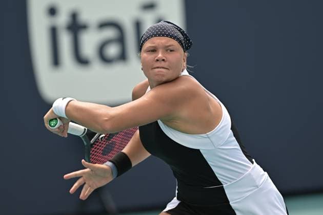 MIAMI GARDENS, FL - MARCH 19: Diana Shnaider (Russia) during the Miami Open on March 19, 2024, at Hard Rock Stadium in Miami Gardens, FL. (Photo by Michele Eve Sandberg Icon Sportswire) TENNIS: MAR 19 Miami Open EDITORIAL USE ONLY Icon240304187