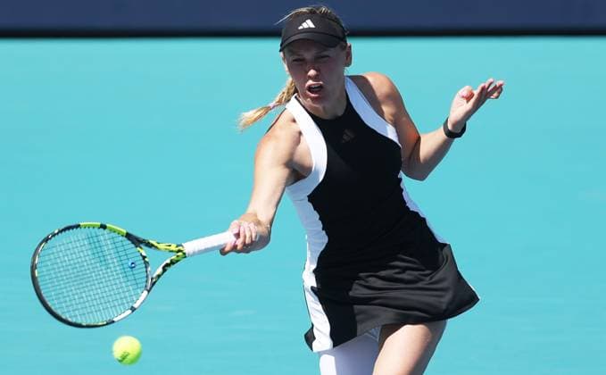 March 19, 2024, Miami Gardens, Florida, United States Of America: MIAMI GARDENS, FLORIDA - MARCH 19: Caroline Wozniacki of Denmark defeats Clara Burel of France during her women s singles match during the Miami Open at Hard Rock Stadium on March 19, 2024 in Miami Gardens, Florida....People: Caroline Wozniacki Miami Gardens United States Of America - ZUMAs214 20240319_ada_s214_040 Copyright: xSMGx