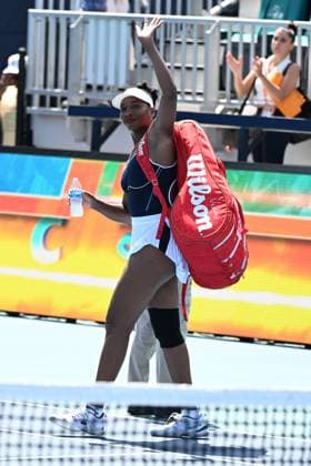 Venus Williams v Diana Shnaider during the Miami Open at the Hard Rock Stadium Featuring: Venus Williams Where: Miami Gardens, Florida, United States When: 19 Mar 2024 Credit: Robert Bell INSTARimages EDITORIAL USE ONLY. RESTRICTED TO NEWSPAPERS BASED IN THE UK Copyright: xRobertxBell INSTARimagesx 0441338527st