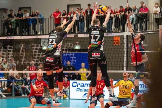 Sandmeier, Jens BADEN VOLLEYS SSC Karlsruhe, 15 in attack GER, Baden VOLLEYS SSC Karlsruhe vs Berlin Recycling Volleys Volleyball, Playoff Quarterfinals, Men, 20 03 2024 GER, Baden VOLLEYS SSC Karlsruhe vs Berlin Recycling Volleys Volleyball, Playoff Quarterfinals, Men, 20 03 2024 Karlsruhe Copyright: xEibner-Pressefoto StefanxMayerx EP_SMR