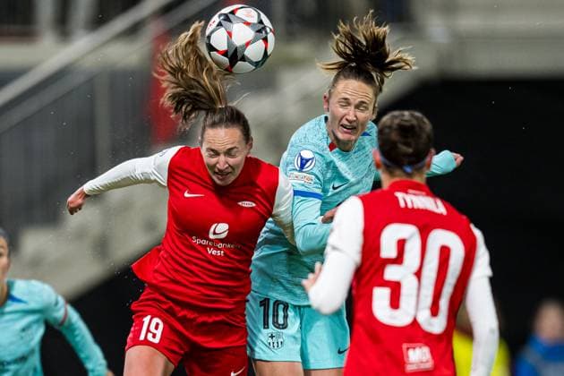 240320 Marit Bratberg Lund of Brann and Caroline Graham Hansen of Barcelona during the UEFA Women s Champions League quarterfinal football match between Brann and Barcelona on March 20, 2024 in Bergen Photo Marius Simensen BILDBYRAN Cop 238 barcelona bbeng brann champions league dam football fotball fotboll fotboll quarterfinal quarter final tfk uefa women s champions league  Copyright: MARIUSxSIMENSEN BB240320BB843