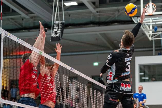 Attack Robert Taeht Berlin Recycling Volleys, 3 GER, Baden VOLLEYS SSC Karlsruhe vs Berlin Recycling Volleys Volleyball, Playoff Quarterfinals, Men, 20 03 2024 GER, Baden VOLLEYS SSC Karlsruhe vs Berlin Recycling Volleys Volleyball, Playoff Quarterfinals, Men, 20 03 2024 Karlsruhe Copyright: xEibner-Pressefoto StefanxMayerx EP_SMR