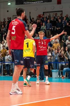 Jubel Brentel, Jannik BADEN VOLLEYS SSC Karlsruhe, 3 GER, Baden VOLLEYS SSC Karlsruhe vs Berlin Recycling Volleys Volleyball, Playoff Quarterfinals, Men, 20 03 2024 GER, Baden VOLLEYS SSC Karlsruhe vs Berlin Recycling Volleys Volleyball, Playoff Quarterfinals, Men, 20 03 2024 Karlsruhe Copyright: xEibner-Pressefoto StefanxMayerx EP_SMR