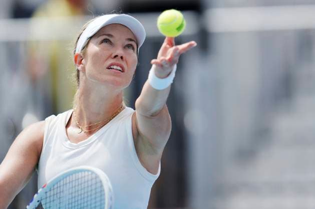 March 20, 2024, Miami, Florida, USA: Danielle Collins (USA) serving against Bernarda Pera (USA) during the first round of womenÃ¢â‚¬â ¢s singles at the Miami Open tennis tournament. Collins won the match 3-6, 6-1, 6-1. Miami USA - ZUMAd212 20240320_zsp_d212_012 Copyright: xRichardxDolex
