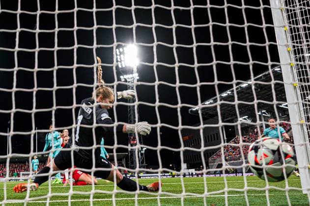 240320 Salma Paralluelo of Barcelona scoring the 1 2 goal behind goalkeeper Aurora Mikalsen of Brann during the UEFA Women s Champions League quarterfinal football match between Brann and Barcelona on March 20, 2024 in Bergen Photo Marius Simensen BILDBYRAN Cop 238 barcelona bbeng brann champions league dam football fotball fotboll quarterfinal quarter final tfk uefa women s champions league  Copyright: MARIUSxSIMENSEN BB240320BB896