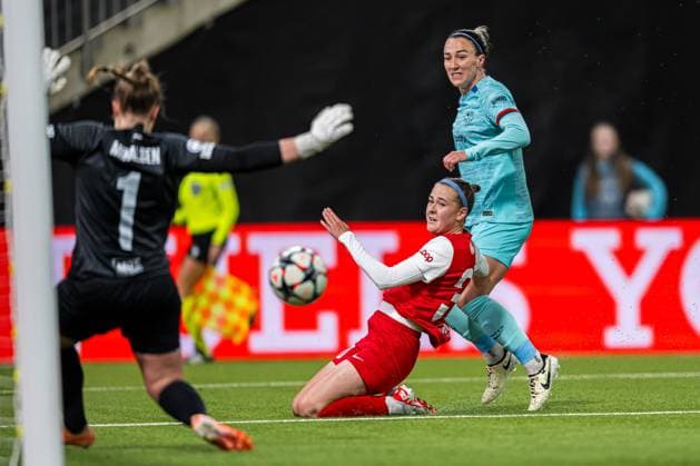 240320 Lucy Bronze of Barcelona during the UEFA Women s Champions League quarter-final football match between Brann and Barcelona on March 20, 2024 in Bergen Photo Marius Simensen BILDBYRAN Cop 238 barcelona bbeng brann champions league dam football fotball fotboll fotboll quarter-final quarter final tfk uefa women s champions league  Copyright: MARIUSxSIMENSEN BB240320BB949