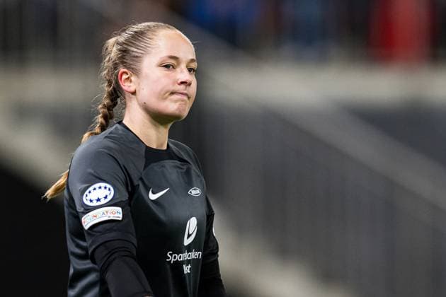240320 Aurora Mikalsen of Brann during the UEFA Women s Champions League quarterfinal football match between Brann and Barcelona on March 20, 2024 in Bergen Photo Marius Simensen BILDBYRAN Cop 238 barcelona bbeng brann champions league dam football fotball fotboll fotboll quarterfinal quarter final tfk uefa women s champions league  Copyright: MARIUSxSIMENSEN BB240320BB950