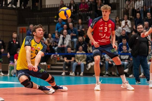 Acceptance Dollhofer, Benjamin BADEN VOLLEYS SSC Karlsruhe, 10 , GER, Volleyball, Playoff quarterfinals, Men, Baden VOLLEYS SSC Karlsruhe vs Berlin Recycling Volleys, 20 03 2024, GER, Volleyball, Playoff quarterfinals, Men, Baden VOLLEYS SSC Karlsruhe vs Berlin Recycling Volleys, 20 03 2024 Karlsruhe Copyright: xEibner-Pressefoto StefanxMayerx EP_SMR