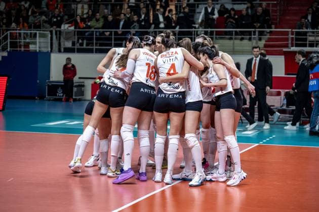 776121898 Eczacibasi Dynavit team before the match. Eczacibasi Dynavit and Imoco Volley Conegiano faced each other in the CEV Women™s Champions League Volley Semifinal game 2, the match took place at Istanbul Burhan Felek Vestel Volleyball Hall on March 20, 2024 Istanbul Istanbul Turkey Copyright: xYagizxGurtugx