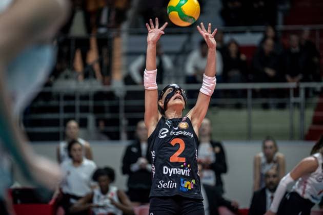 776121898 Simge Sebnem Akoz of Eczacibasi Dynavit in action during the match. Eczacibasi Dynavit and Imoco Volley Conegiano faced each other in the CEV Women™s Champions League Volley Semifinal game 2, the match took place at Istanbul Burhan Felek Vestel Volleyball Hall on March 20, 2024 Istanbul Istanbul Turkey Copyright: xYagizxGurtugx